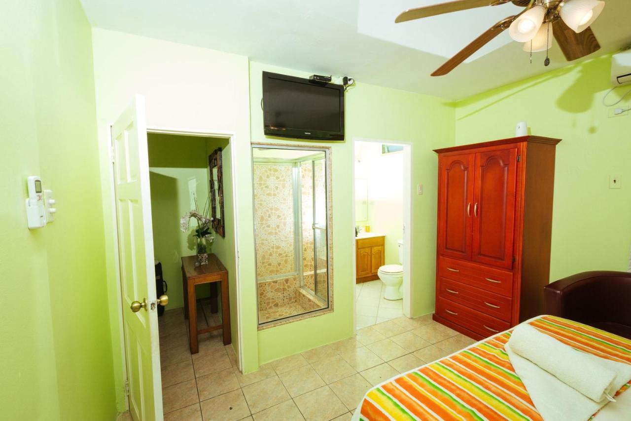 Beverly'S Oasis Suites Scarborough Exterior photo
